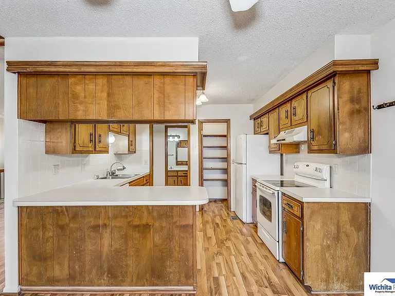 1732 S Beech Ct — Photo 4
