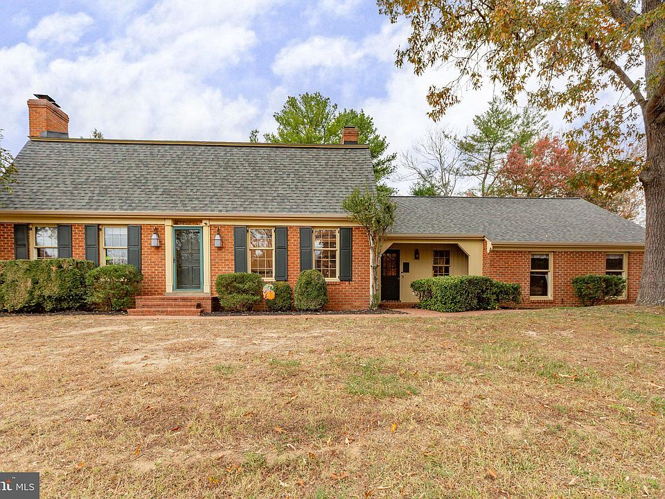 1st image of 1 Horseshoe Cir