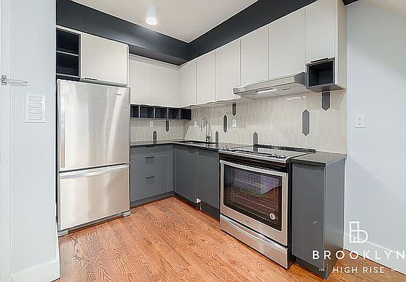 5th image of 530 Midwood St APT 4F