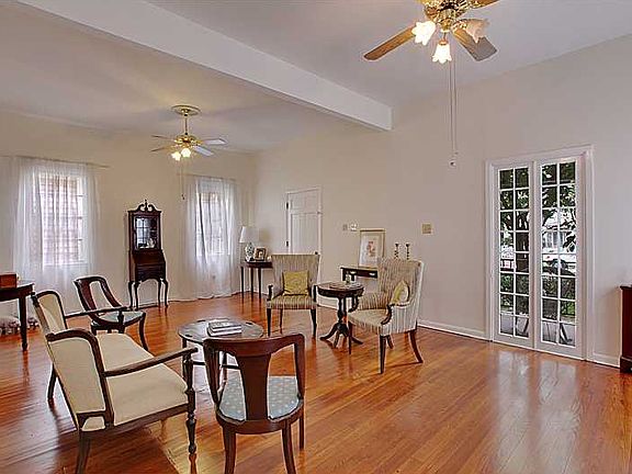 3rd image of 529 Henry Clay Ave