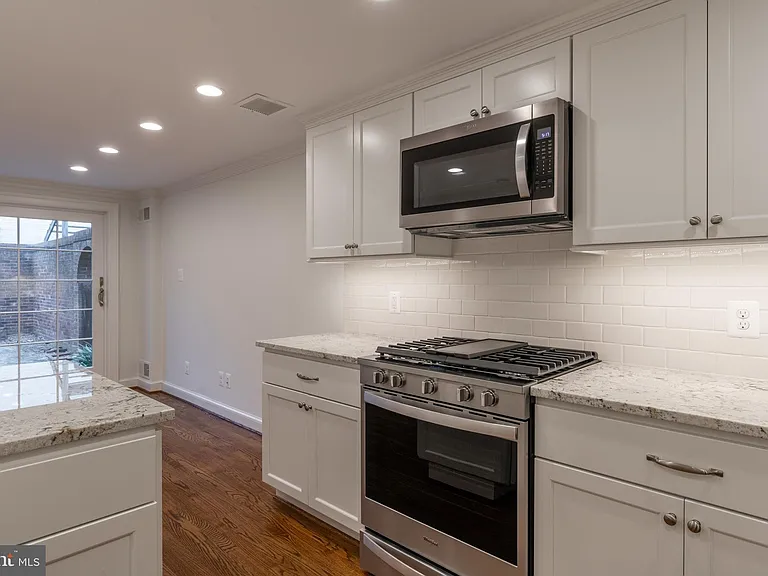 511 Wilkes St — Photo 9