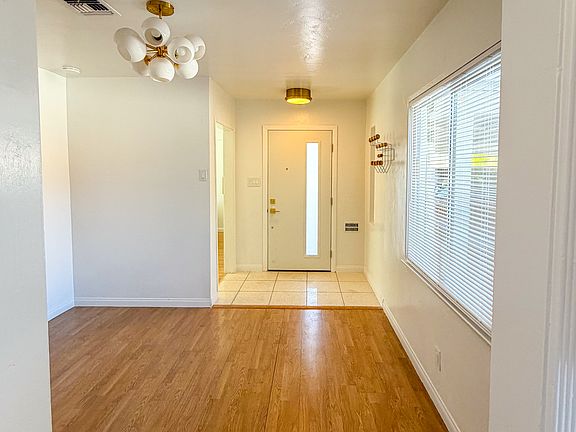 3rd image of 925 Park Paseo Unit A