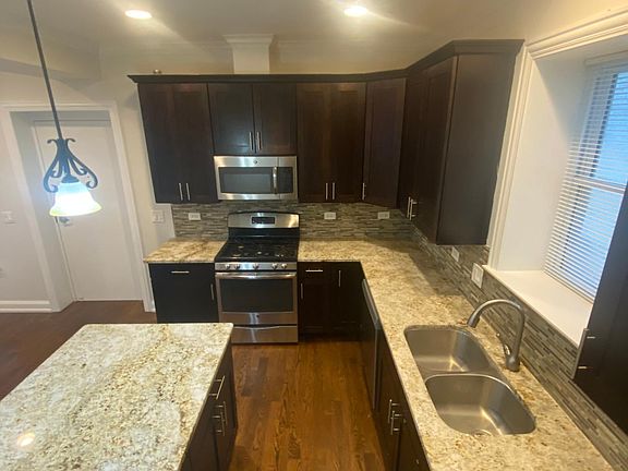 4th image of 2535 N Rockwell St #1