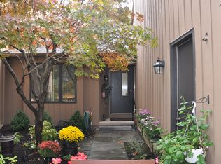 28 Circle Wood Rd, Rochester, NY 14625