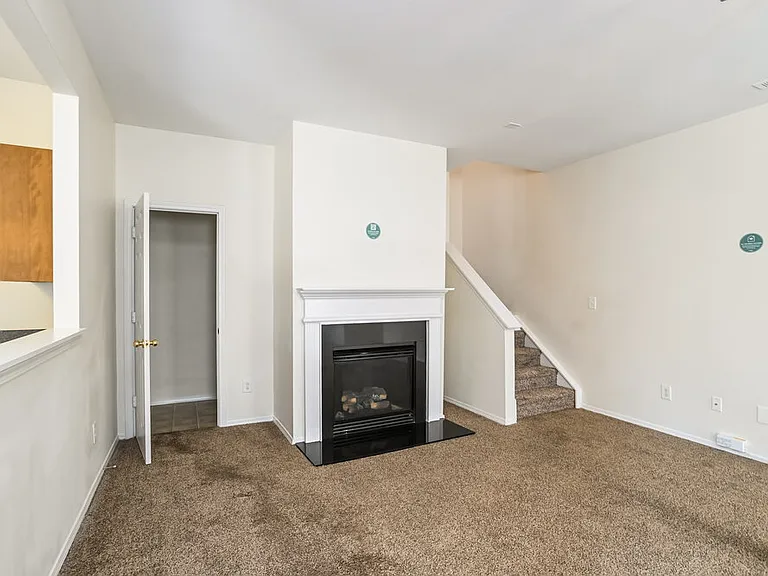2222 Buckleigh Dr — Photo 4