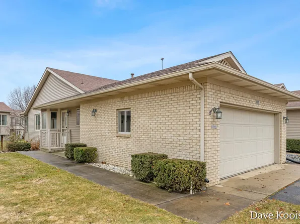 1005 Amber Ridge Dr SW, Byron Center, MI 49315