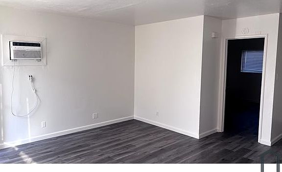 3rd image of 816 Broadway Ave #1
