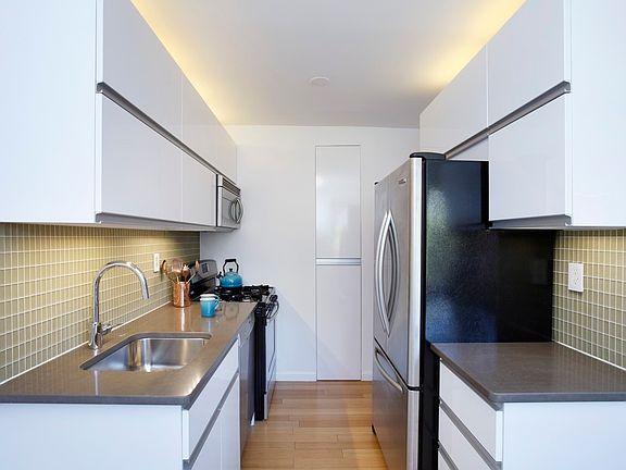 4th image of 100 W 93rd St APT 5D