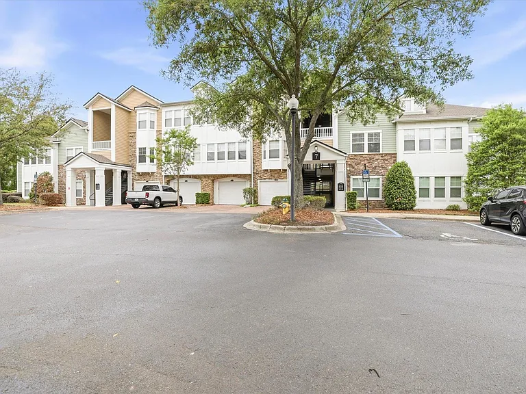 2801 Chancellorsville Dr #718 — Photo 3
