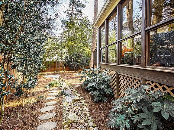 4th image of 205 Old Ivy Rd NE