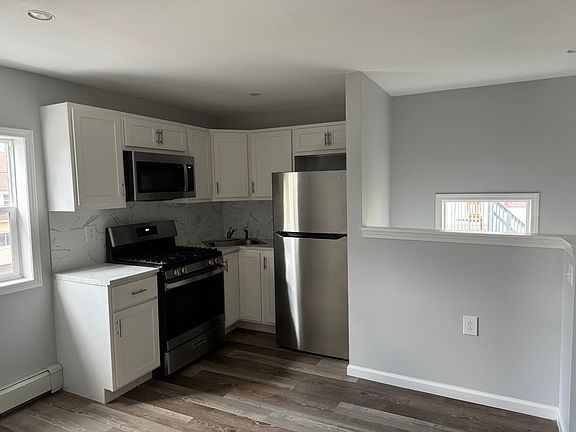 3rd image of 140 N 10th St APT 2