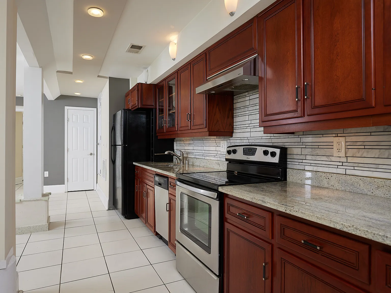 2 bed, 850 sqft, $2,500 — Photo 3