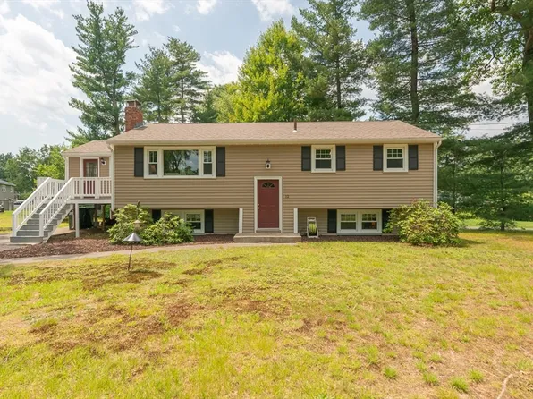 12 Pine St, Pepperell, MA 01463