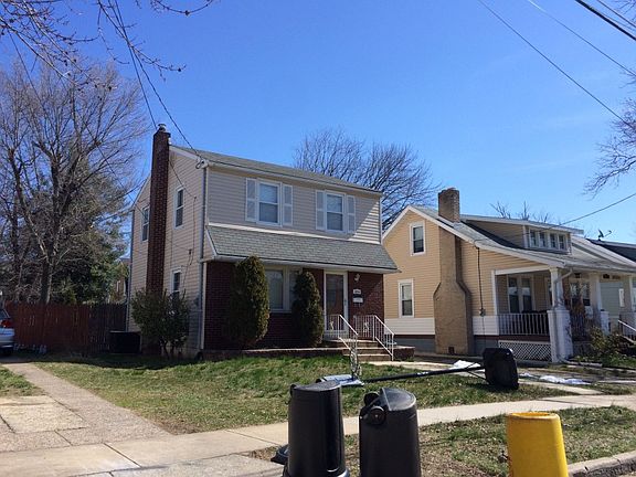 3rd image of 1810 W River Dr