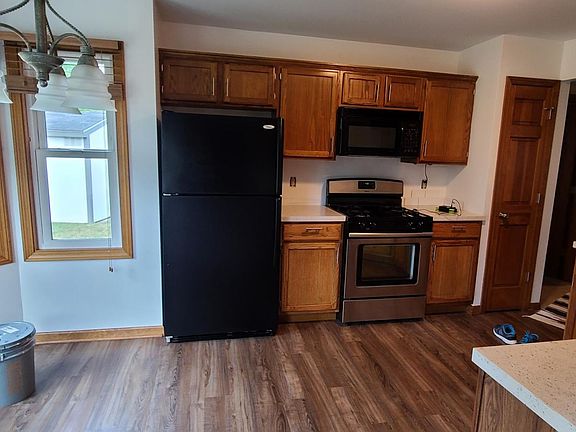 2nd image of 1153 Newcastle Ln