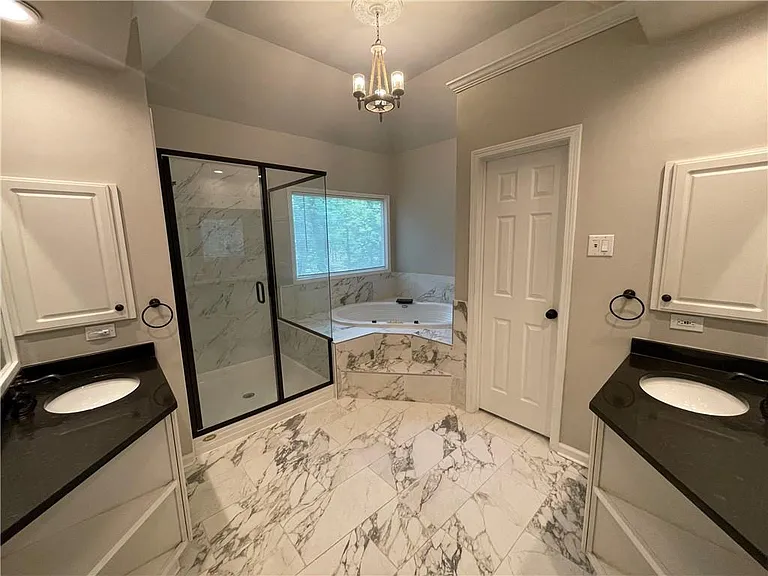 1915 Habersham Trce — Photo 8
