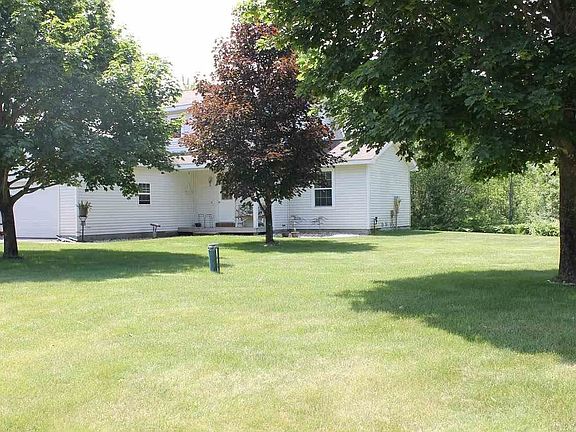 5th image of 2498 Lakes North Dr