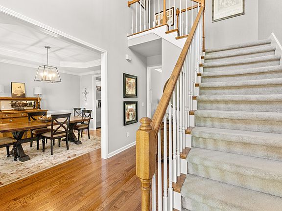 2nd image of 106 Meadowood Loop