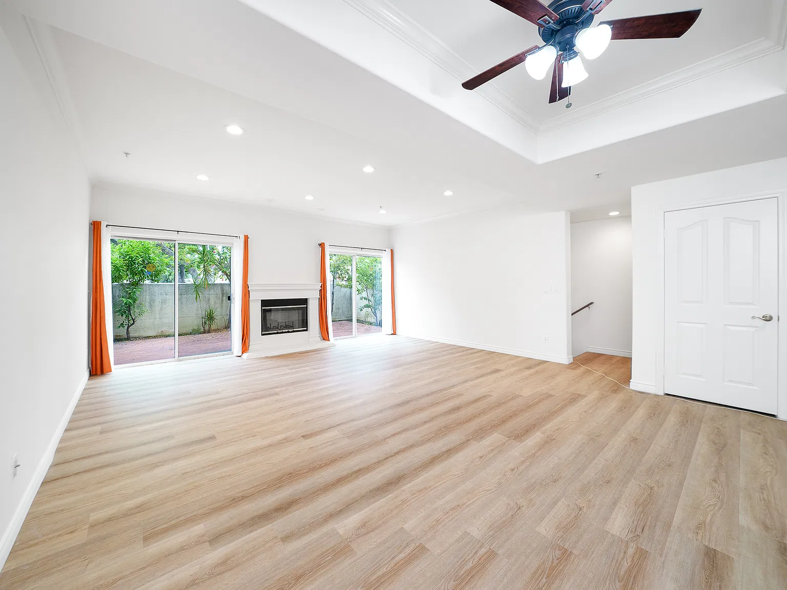 3 bed, 2.5 bath, 1833 sqft, $3,580 — Photo 3