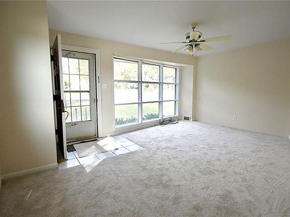 5th image of 33 Willow Dr