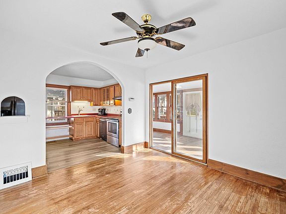 3rd image of 1003 Marston Ave