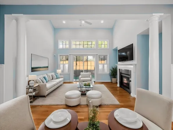 152 Godfrey Dr Unit 152, Norton, MA 02766