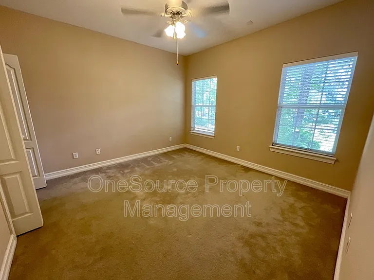979 Watersview Dr — Photo 30