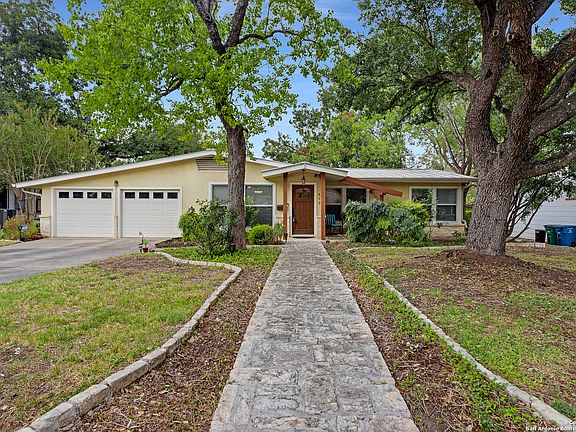 2nd image of 415 OAKLEAF DR
