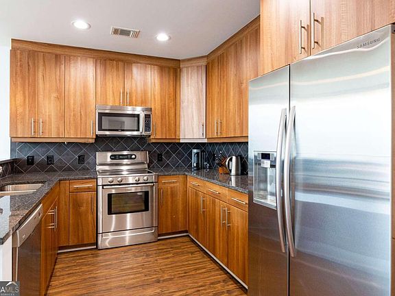 4th image of 1080 Peachtree St NE Unit 2116