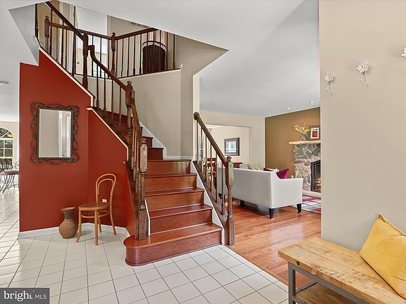 3rd image of 17 Scotch Elm Ct