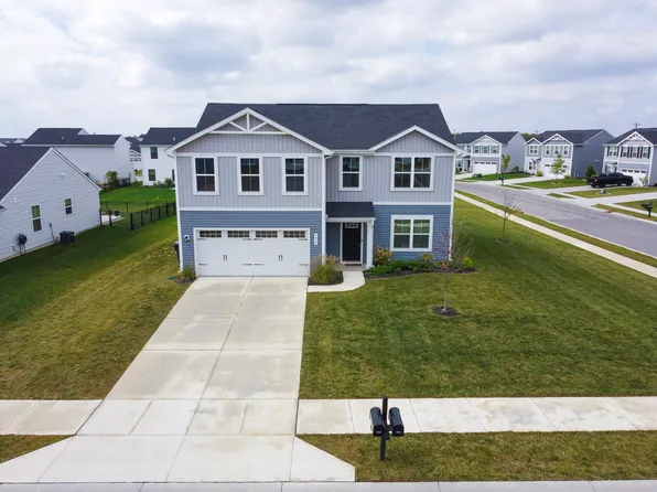 9860 Oakmont East Dr, Pendleton, IN 46064