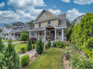 73 Raymond St, Rockville Centre, NY 11570