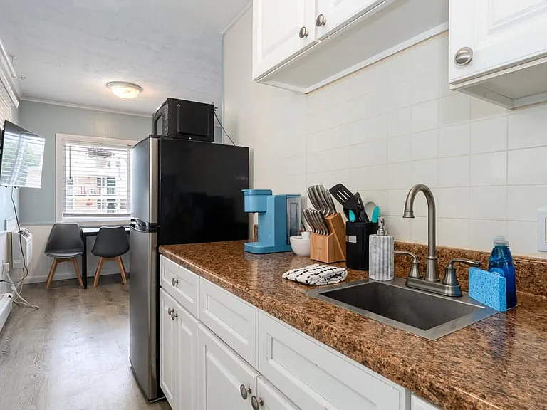 46 E Grand Ave — Photo 7