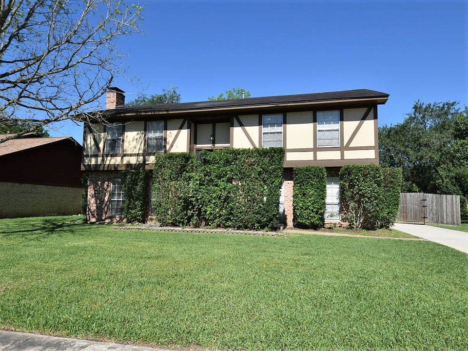 1st image of 504 E Castle Harbour Dr