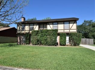 504 E Castle Harbour Dr, Friendswood, TX 77546