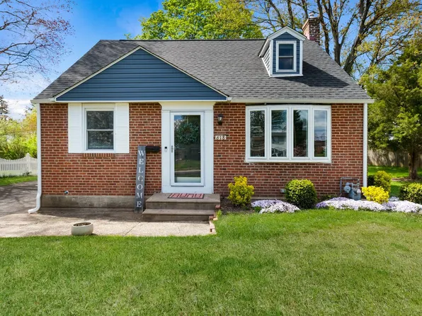 618 Delft Ln, Hatboro, PA 19040