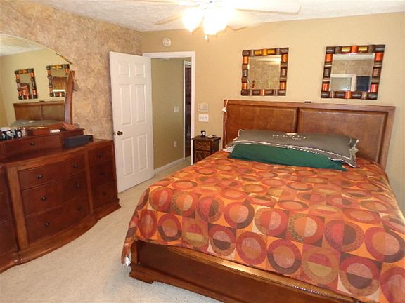 5th image of 1001 Willow Oaks Cir