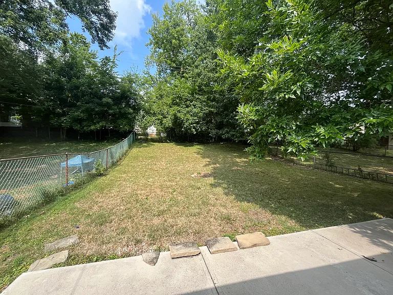 1208 Eastwood Ave — Photo 4