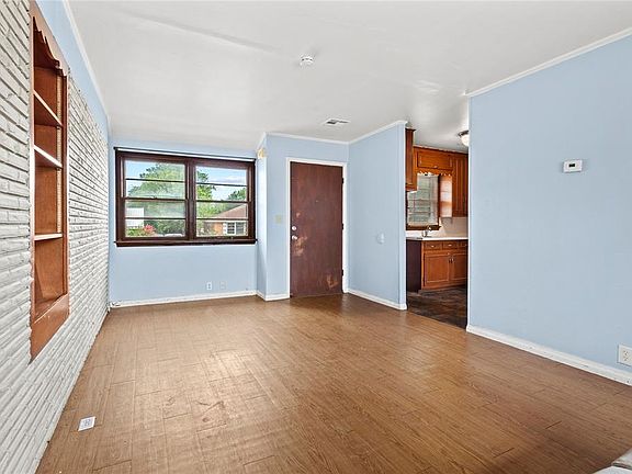 3rd image of 600 N Congress St