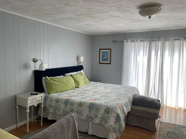 4403 Ocean View Ave — Photo 3