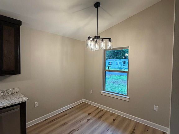 4th image of 4490 Oak Ln