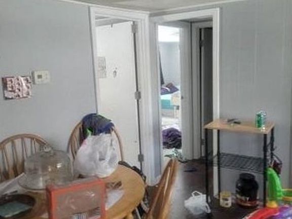 5th image of 415 Thompson St