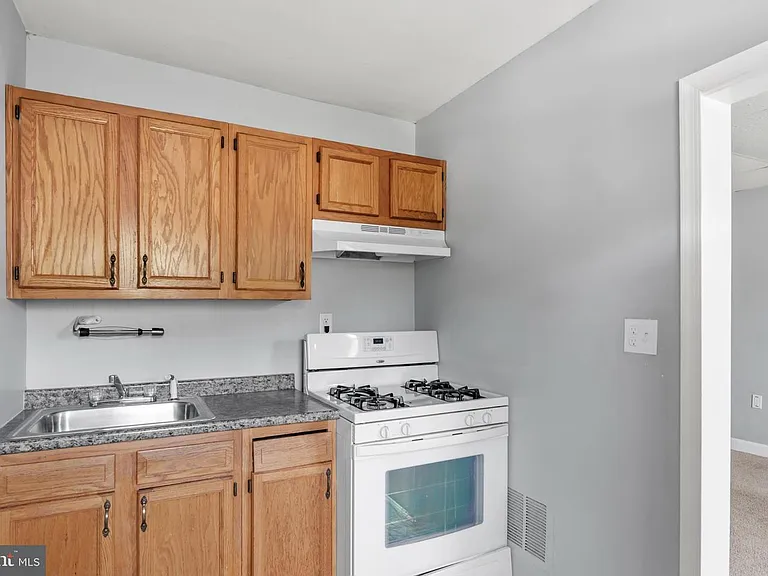 1411 Filbert St #2 — Photo 6