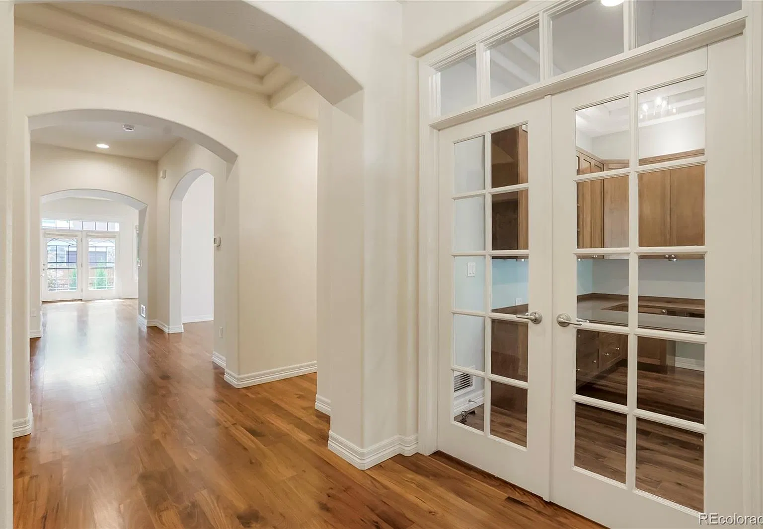 3 bed, 2.5 bath, 3050 sqft, $4,500 — Photo 2
