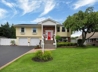 176 Anchorage Dr, West Islip, NY 11795