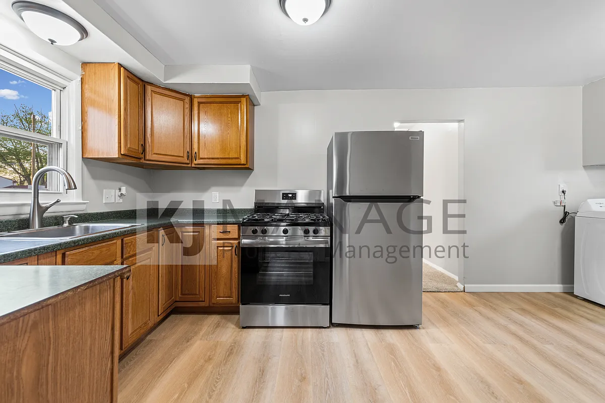 Building Photo - 35025 Stellwagen St