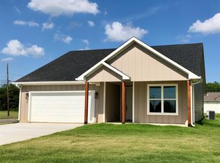 101 Chestnut St, Whitesboro, TX 76273