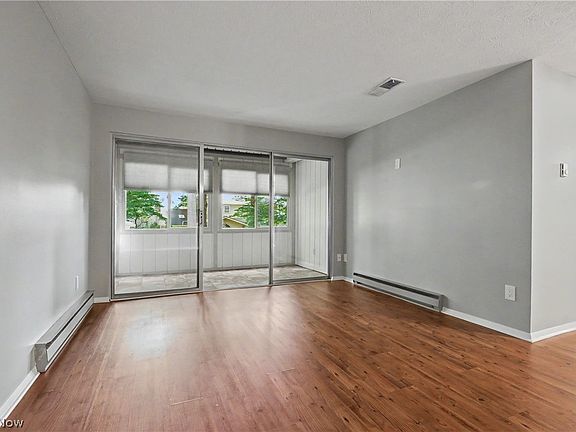 4th image of 3068 Kent Rd APT 206