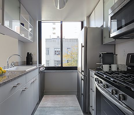 4th image of 180 W 20th St APT 11E