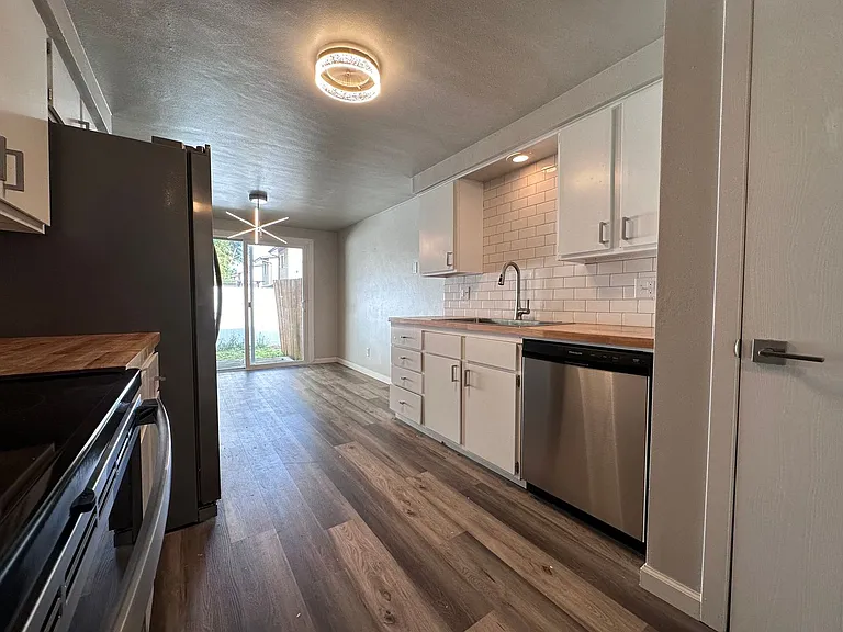 430 E 1st Ave — Photo 12